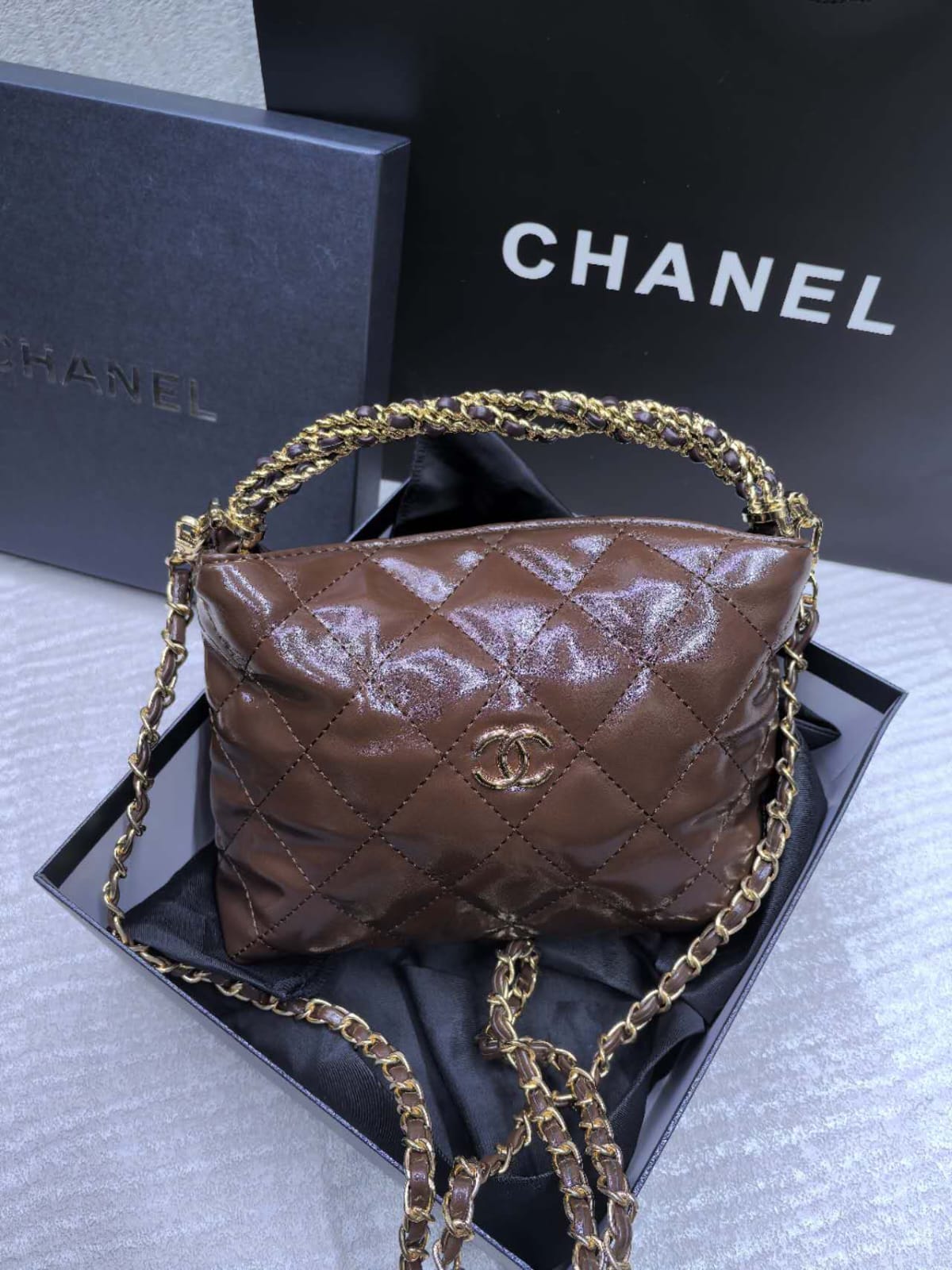 Chanel - matelasse chain shoulder handbag