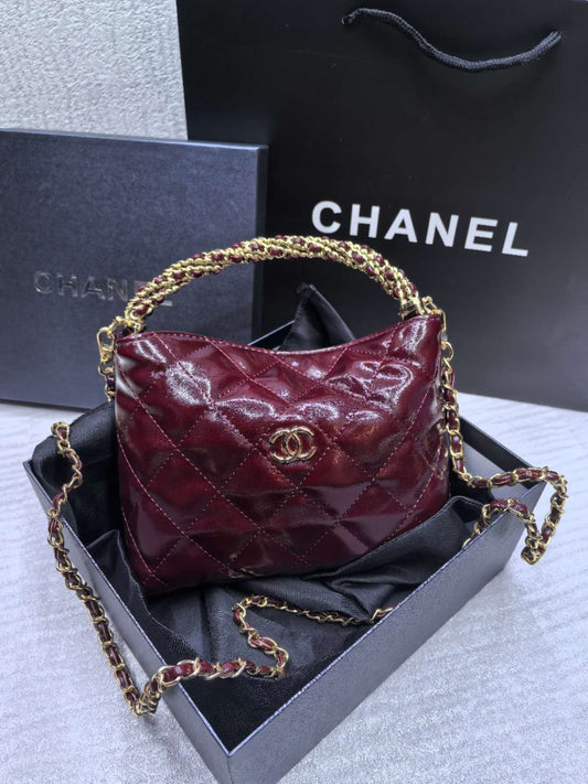 Chanel - matelasse chain shoulder handbag