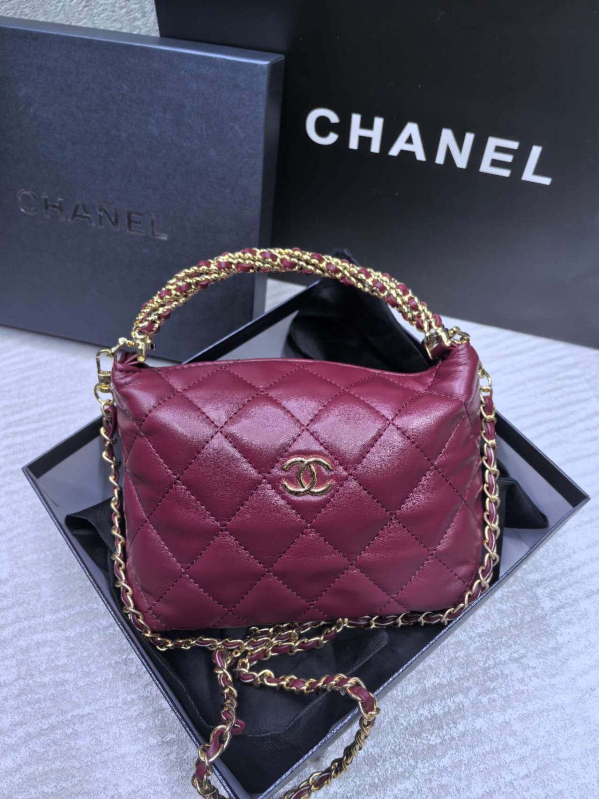 Chanel - matelasse chain shoulder handbag